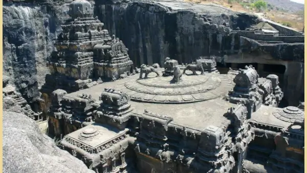 अजंता के गुफाएं, इनकी बौद्ध वास्तु व शिल्पकला 1 अजंता के गुफाएं, इनकी बौद्ध वास्तु व शिल्पकला